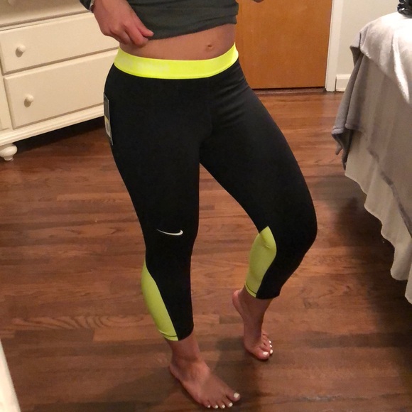 nike dri fit cropped leggings